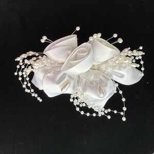White Satin Ribbon and Pearl Hair Accessory NEW